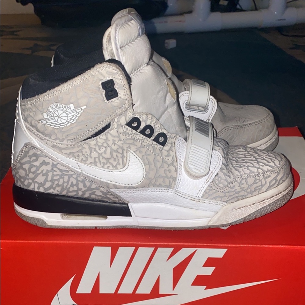 *SOLD* Jordan Legacy 312 Flip 7y
